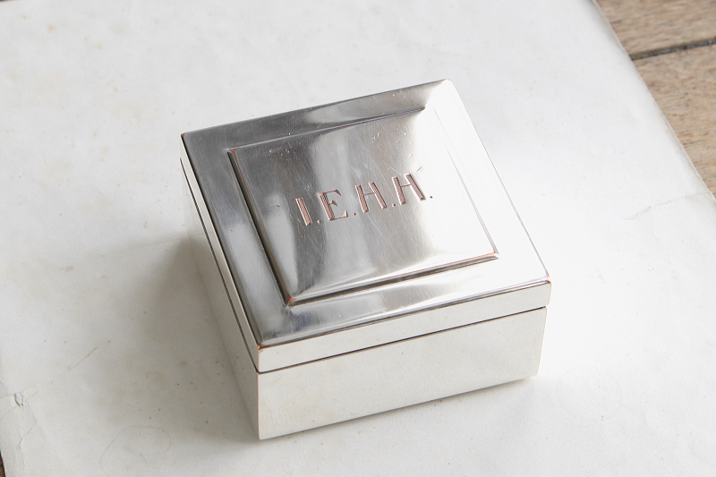 シルバープレートシガレットボックス　イギリス