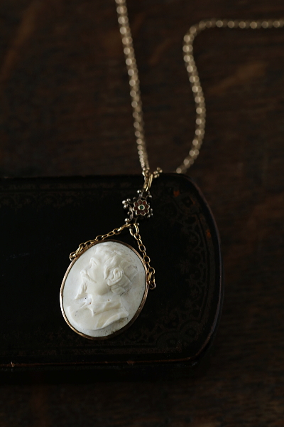 Victorian　ラーバカメオペンダント　イタリア　アンティークストリュフ