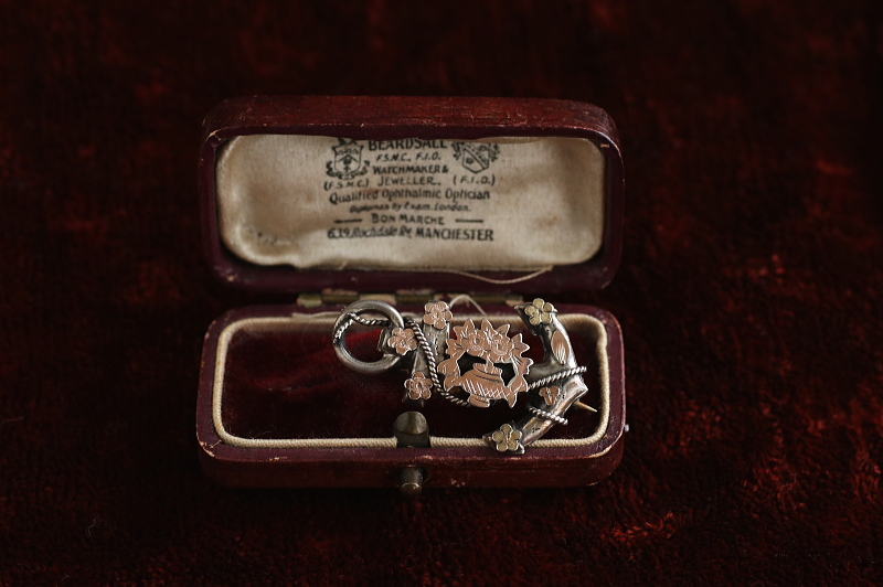 シルバー＆ゴールド　アンカーブローチ　フラワーバスケット　イギリス アンティークストリュフ