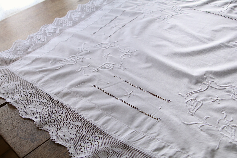 薔薇のクロッシェリネンテーブルクロス　刺繍　イギリス アンティークストリュフ