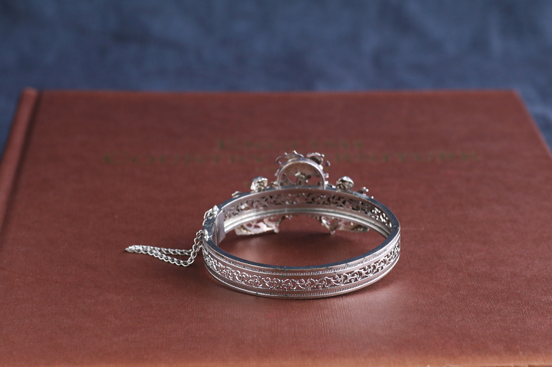 天使と幻獣シルバートーンブレスレット　フランス　アンティークストリュフ