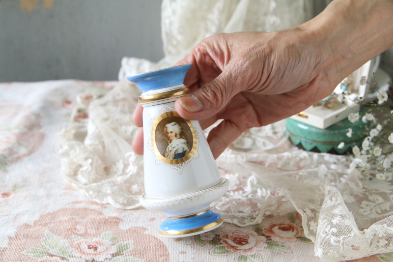 ミルクガラスのフラワーベース　マリー・アントワネット　フランス　アンティークストリュフ