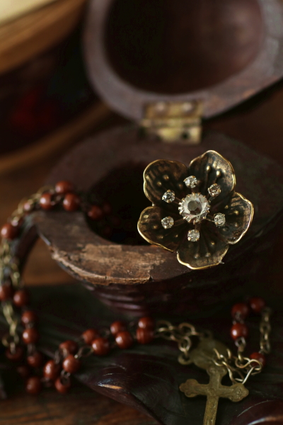 ペーストの花のブローチ　ヨーロッパ　アンティークストリュフ 20250708