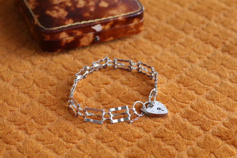 パドロッククラスプ　シルバーブレスレット　イギリス　アンティークストリュフ