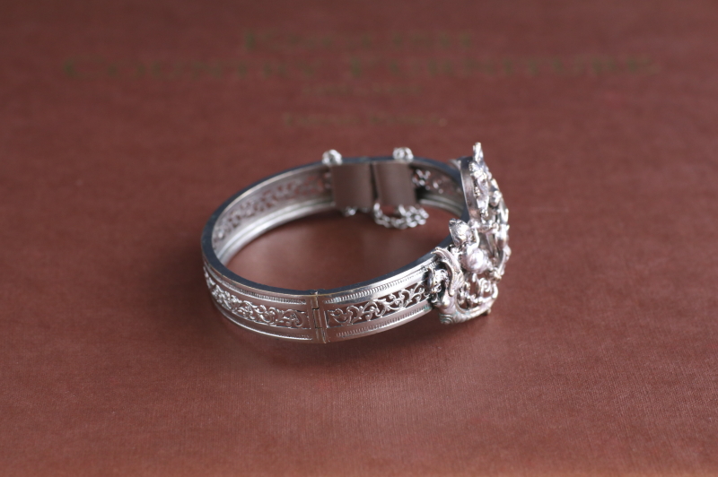 天使と幻獣シルバートーンブレスレット　フランス　アンティークストリュフ