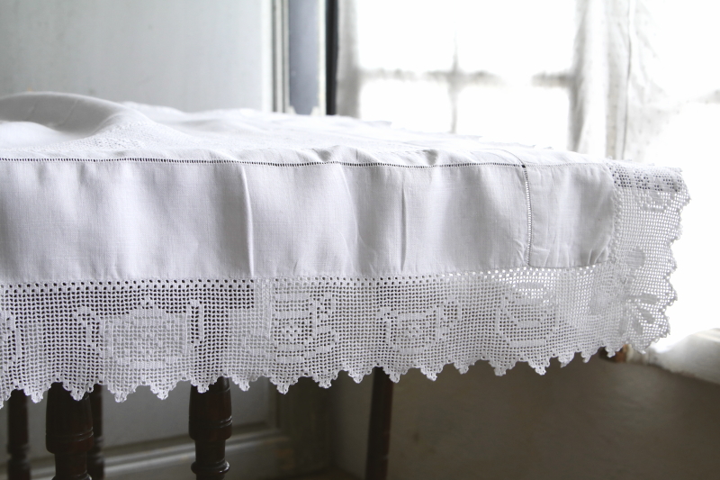 ティータイムパターン　イニシャルエンブロイダリー　リネンテーブルクロス　イギリス　アンティークストリュフ