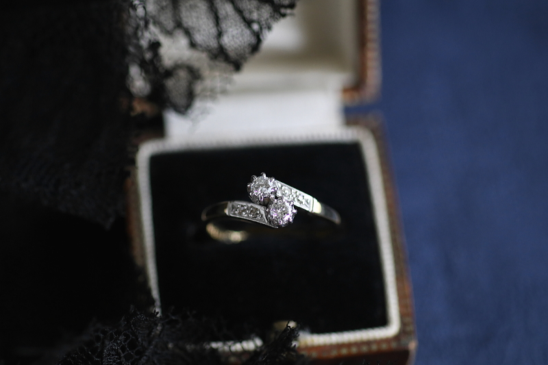 プラチナアンドゴールドダイヤモンドトワエモアリング　エンゲージ　婚約指輪　イギリス　アンティークストリュフ