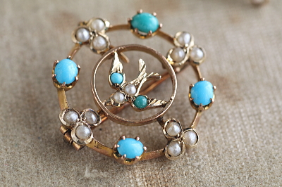 ターコイズ　パール　ツバメのペンダントブローチ　アンティークジュエリー　イギリス　アンティークストリュフ 20251210