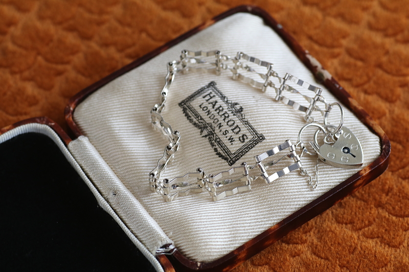 パドロッククラスプ　シルバーブレスレット　イギリス　アンティークストリュフ