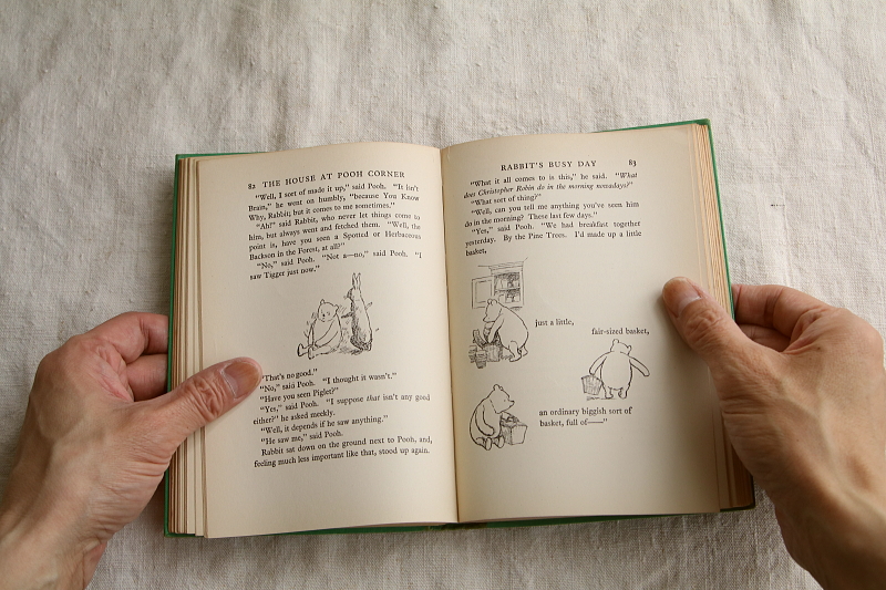 プー横丁にたった家 A.A.ミルン　くまのプーさん　THE HOUSE AT POOH CORNER　イギリス　アンティークストリュフ