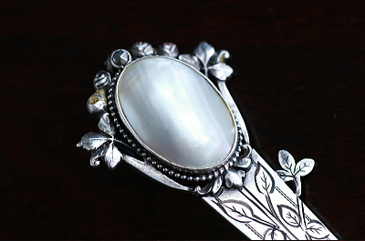 シェルアンドシルバー　バラのブローチ　ヨーロッパ　アンティークストリュフ