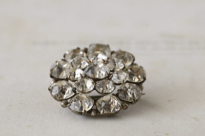 オールドマインカットペーストブローチ　クッションシェイプ　ヨーロッパ　アンティークストリュフ