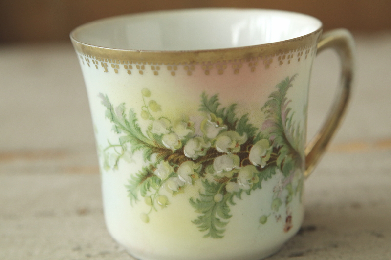 鈴蘭のティーカップアンドソーサー　チェコ　アンティークストリュフ