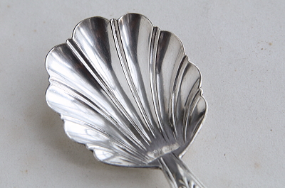 キングスパターンのティーメジャースプーン　鹿　イギリス　ヴィクトリアン　アンティークストリュフ