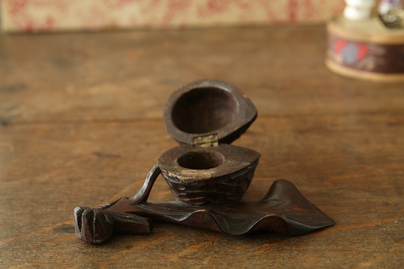 胡桃とリーフのインクウェル　ウォールナット　イギリス　アンティークストリュフ