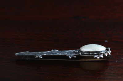 シェルアンドシルバー　バラのブローチ　ヨーロッパ　アンティークストリュフ