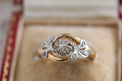 ローズカットダイヤモンドリーフ飾りリング　フランス　エンゲージリング　指輪　アンティークストリュフ