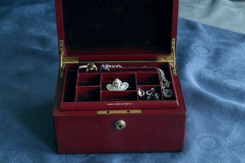 バーガンディレザージュエリーボックス　イギリス アンティークストリュフ