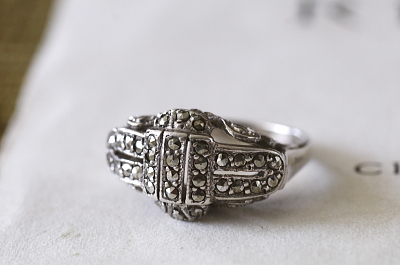 マーカサイトシルバーアールデコリング　ヨーロッパ　アンティークストリュフ