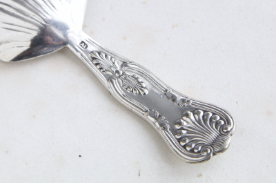 キングスパターンのティーメジャースプーン　鹿　イギリス　ヴィクトリアン　アンティークストリュフ