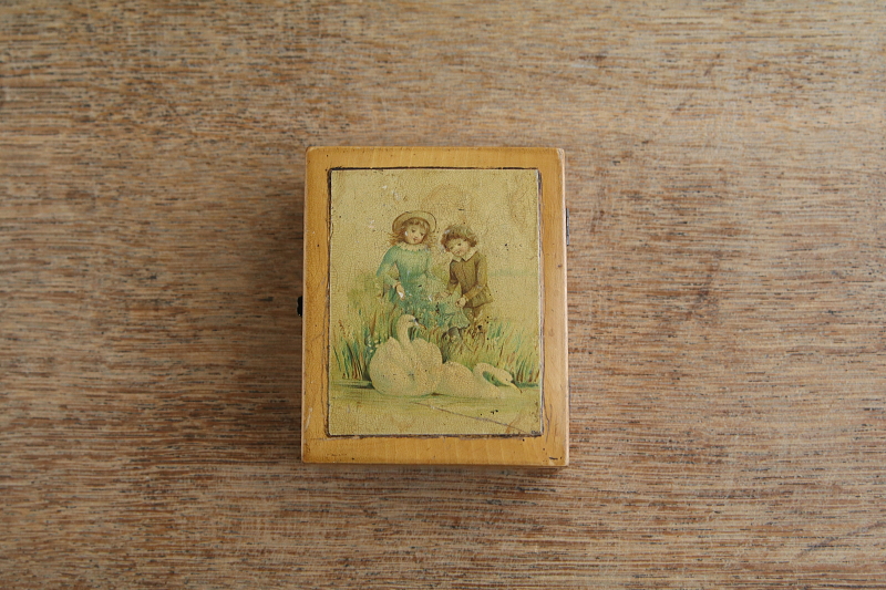 糸メーカーのモシュリンヌボックス　CHADWICK'S　イギリス　アンティークストリュフ