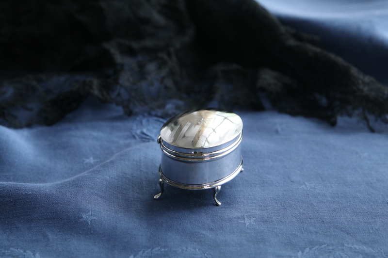 スターリングシルバーオーバルジュエリーボックス　イギリス　アンティークストリュフ