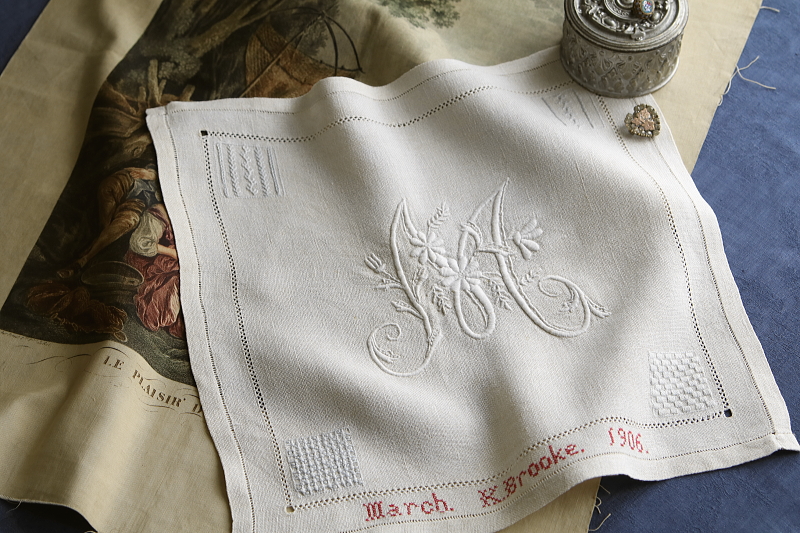 花文字刺繍のサンプラー　イギリス　アンティークストリュフ