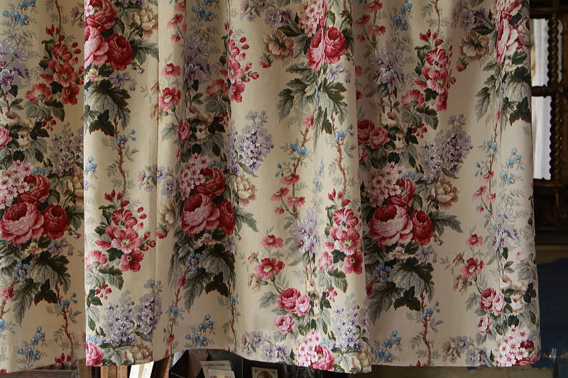 薔薇のヴィンテージカーテン　イギリス　アンティークストリュフ