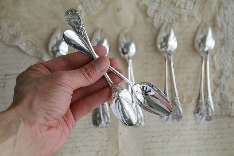 クリストフル Christofle　花のモノグラムティースプーン　フランス　アンティークストリュフ