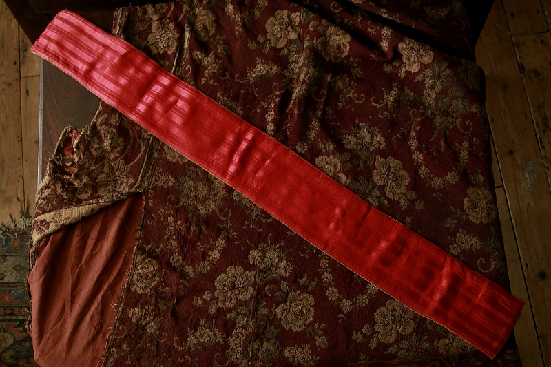 シルクダマスクとプチポワン　祭服の装飾　十字架　フランス　アンティークストリュフ