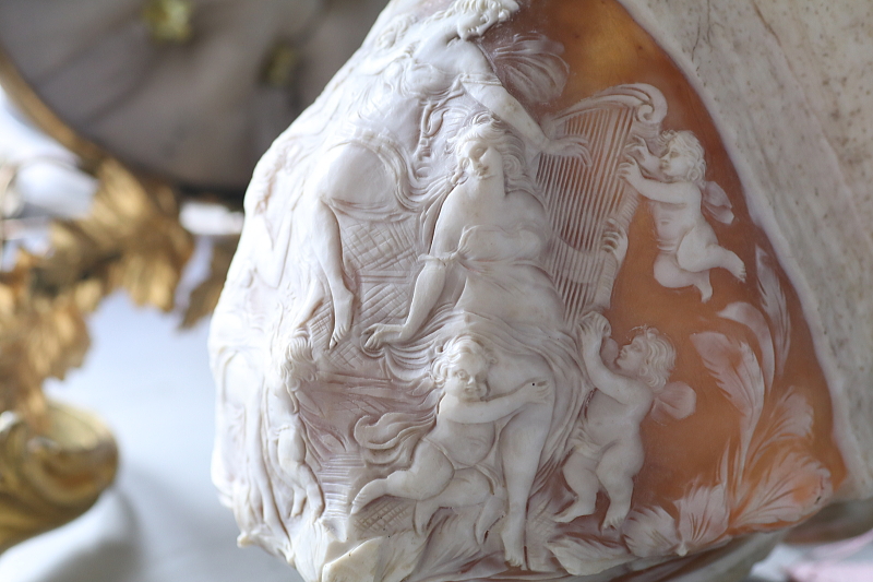 サードニクスシェルカメオのオブジェ　ランプシェード　イタリア　アンティークストリュフ