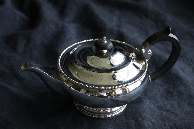 walker and hall シルバープレートティー四点揃い　ティーポット　イギリス アンティークストリュフ