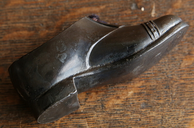 メタルシューズのピンクッション　イギリス　アンティークストリュフ