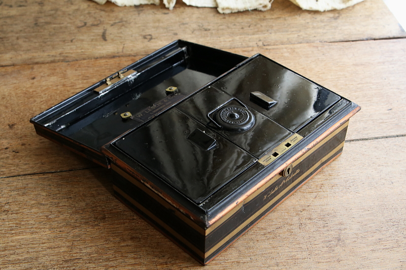 ジャパンドブラックキャッシュボックス　イギリス アンティークストリュフ