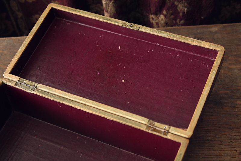 菫の紙貼りグローブボックス　コレクションボックス　ヨーロッパ　アンティークストリュフ