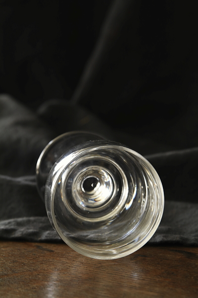 丸いボウルのステムグラス　イギリス　アンティークストリュフ