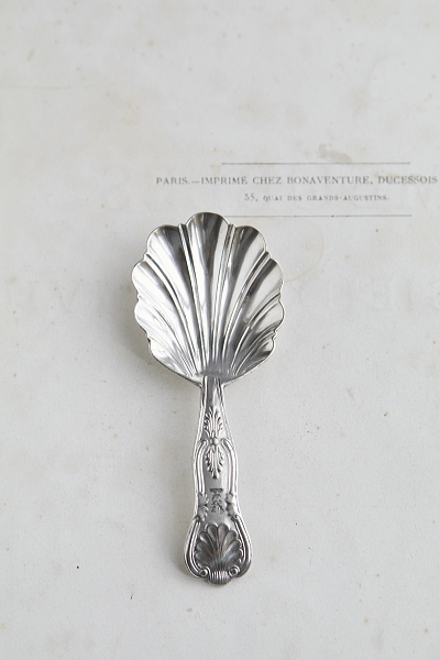 キングスパターンのティーメジャースプーン　鹿　イギリス　ヴィクトリアン　アンティークストリュフ