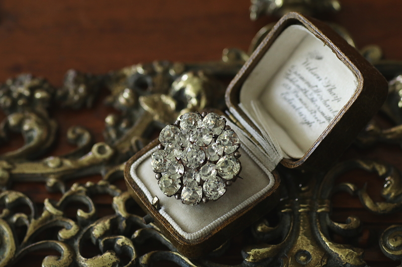 オールドマインカットペーストブローチ　クッションシェイプ　ヨーロッパ　アンティークストリュフ