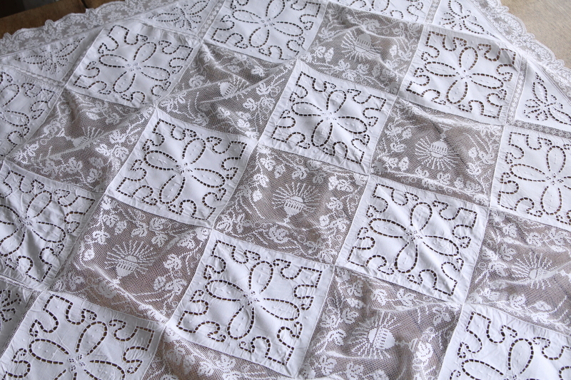 フィレアンドカットワークテーブルクロス　プルミエコミュニオンの聖杯　フランス　アンティークストリュフ