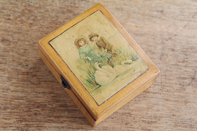 糸メーカーのモシュリンヌボックス　CHADWICK'S　イギリス　アンティークストリュフ