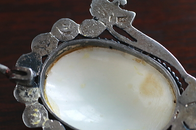 シェルアンドシルバー　バラのブローチ　ヨーロッパ　アンティークストリュフ