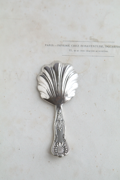 キングスパターンのティーメジャースプーン　鹿　イギリス　ヴィクトリアン　アンティークストリュフ