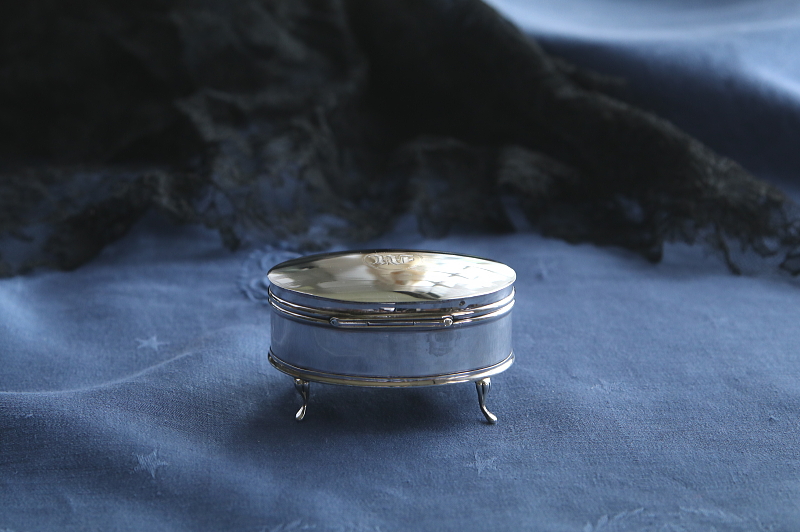 スターリングシルバーオーバルジュエリーボックス　イギリス　アンティークストリュフ
