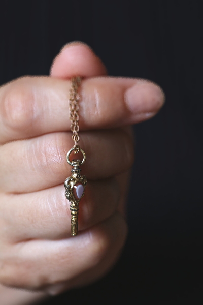 ヴィクトリアンウォッチフォブ　ウォッチキー　ロケット　ロングネックレス　アンティークストリュフ