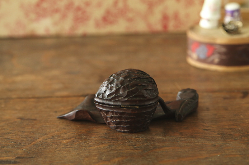 胡桃とリーフのインクウェル　ウォールナット　イギリス　アンティークストリュフ