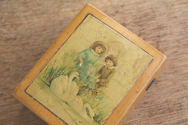 糸メーカーのモシュリンヌボックス　CHADWICK'S　イギリス　アンティークストリュフ