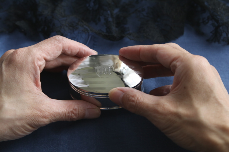 スターリングシルバーオーバルジュエリーボックス　イギリス　アンティークストリュフ