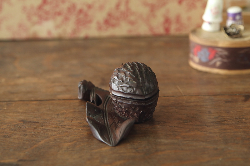 胡桃とリーフのインクウェル　ウォールナット　イギリス　アンティークストリュフ