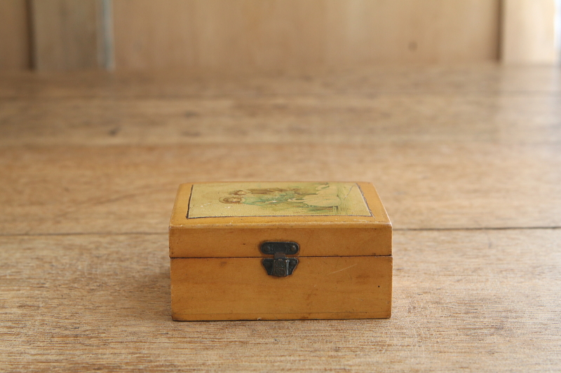 糸メーカーのモシュリンヌボックス　CHADWICK'S　イギリス　アンティークストリュフ