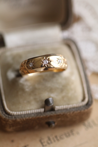 3ストーンダイヤモンドジプシーリング　三つ星　エンゲージリング　マリッジリング　イギリス アンティークストリュフ 20250925